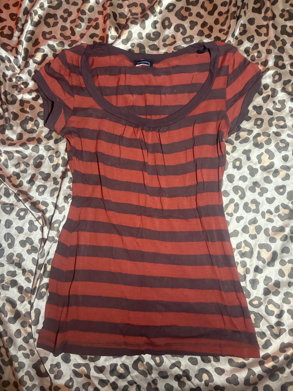⭒ orange and brown striped eyeshadow shirt